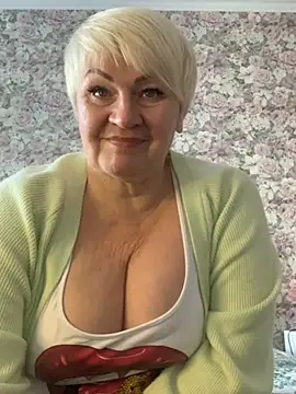 Snapshot of Laura_Millf chatting on 02-05-25, 09:46 Laura Millf online show from 02-05-25, 09:46