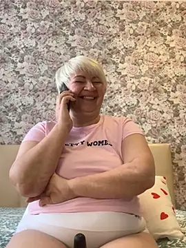 Snapshot of Laura_Millf chatting on 02-25-25, 07:09 Laura Millf online show from 02-25-25, 07:09