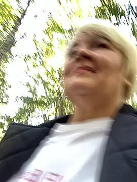 Snapshot of Laura_Millf chatting on 09-28-25, 11:59 Laura Millf online show from 09-28-25, 11:59