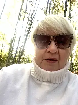 Snapshot of Laura_Millf chatting on 10-09-25, 09:40 Laura Millf online show from 10-09-25, 09:40