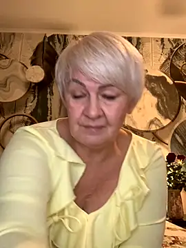 Snapshot of Laura_Millf chatting on 11-08-25, 03:23 Laura Millf online show from 11-08-25, 03:23