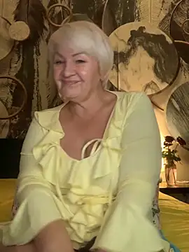 Snapshot of Laura_Millf chatting on 11-21-25, 04:38 Laura Millf online show from 11-21-25, 04:38