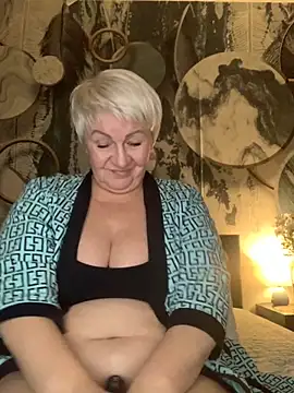 Snapshot of Laura_Millf chatting on 11-30-25, 04:22 Laura Millf online show from 11-30-25, 04:22