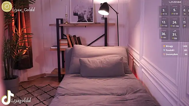 Snapshot of Liya_Gold_ chatting on 12-22-24, 04:38 Liya Gold online show from 12-22-24, 04:38