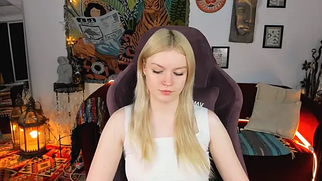 Snapshot of GraceGlamour chatting on 12-27-24, 05:31 GraceGlamour online show from 12-27-24, 05:31