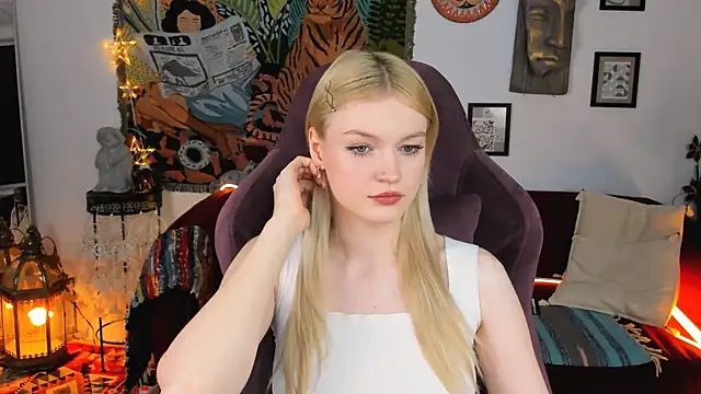 Snapshot of GraceGlamour chatting on 12-27-24, 08:35 GraceGlamour online show from 12-27-24, 08:35