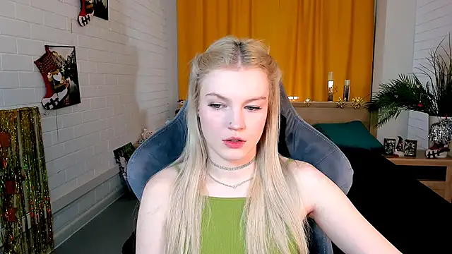 Snapshot of GraceGlamour chatting on 12-28-24, 05:33 GraceGlamour online show from 12-28-24, 05:33