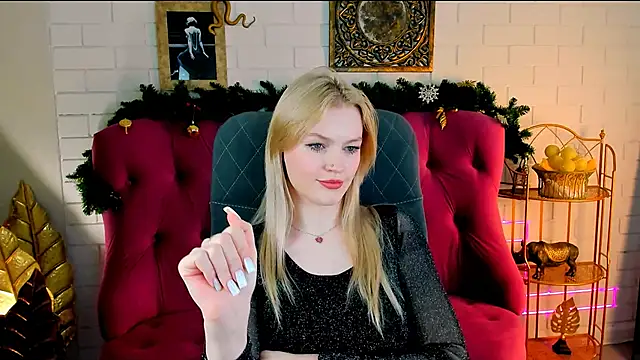 Snapshot of GraceGlamour chatting on 12-30-24, 08:43 GraceGlamour online show from 12-30-24, 08:43