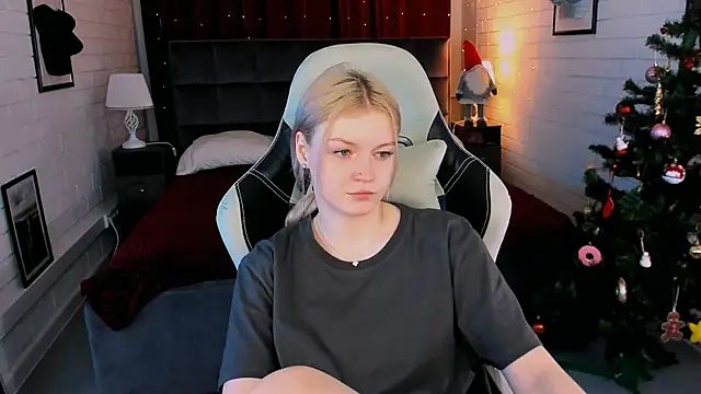 Snapshot of GraceGlamour chatting on 01-05-25, 05:30 GraceGlamour online show from 01-05-25, 05:30