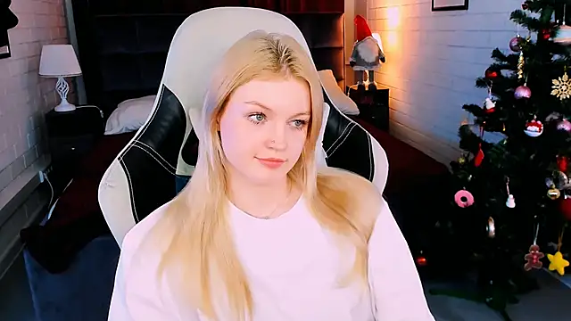 Snapshot of GraceGlamour chatting on 01-05-25, 11:37 GraceGlamour online show from 01-05-25, 11:37