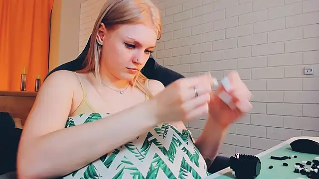Snapshot of GraceGlamour chatting on 01-11-25, 11:34 GraceGlamour online show from 01-11-25, 11:34