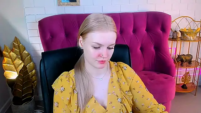 Snapshot of GraceGlamour chatting on 01-13-25, 05:33 GraceGlamour online show from 01-13-25, 05:33
