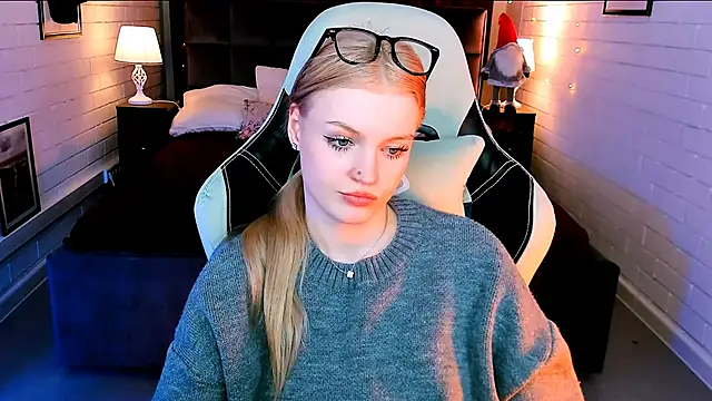 Snapshot of GraceGlamour chatting on 01-14-25, 11:31 GraceGlamour online show from 01-14-25, 11:31