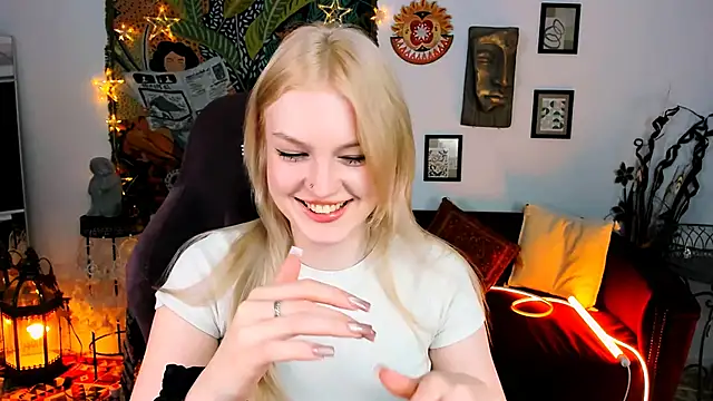 Snapshot of GraceGlamour chatting on 01-15-25, 08:09 GraceGlamour online show from 01-15-25, 08:09