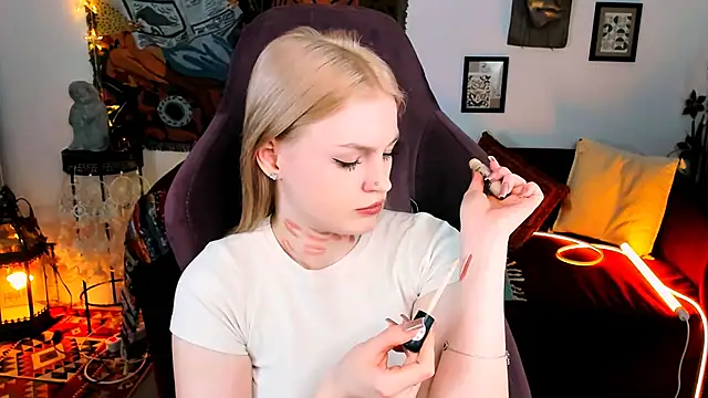Snapshot of GraceGlamour chatting on 01-15-25, 11:10 GraceGlamour online show from 01-15-25, 11:10