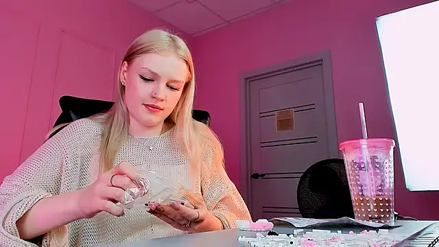 Snapshot of GraceGlamour chatting on 01-19-25, 08:29 GraceGlamour online show from 01-19-25, 08:29