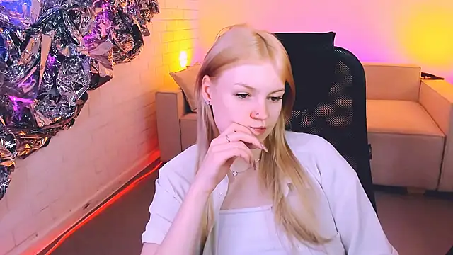 Snapshot of GraceGlamour chatting on 01-20-25, 11:35 GraceGlamour online show from 01-20-25, 11:35