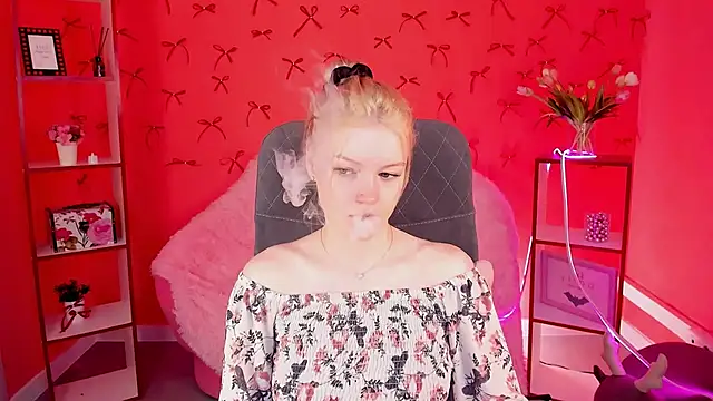 Snapshot of GraceGlamour chatting on 01-22-25, 05:26 GraceGlamour online show from 01-22-25, 05:26