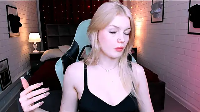 Snapshot of GraceGlamour chatting on 01-23-25, 05:24 GraceGlamour online show from 01-23-25, 05:24