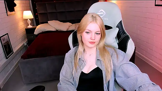 Snapshot of GraceGlamour chatting on 01-23-25, 08:25 GraceGlamour online show from 01-23-25, 08:25
