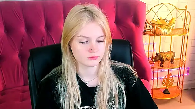 Snapshot of GraceGlamour chatting on 01-31-25, 08:32 GraceGlamour online show from 01-31-25, 08:32