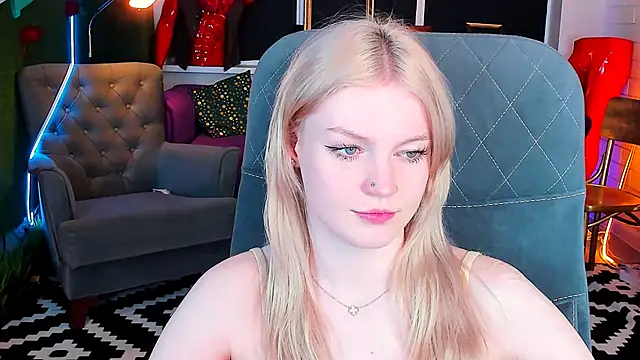 Snapshot of GraceGlamour chatting on 02-05-25, 08:21 GraceGlamour online show from 02-05-25, 08:21