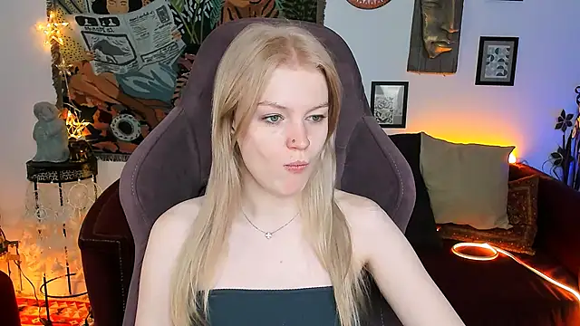 Snapshot of GraceGlamour chatting on 02-08-25, 05:08 GraceGlamour online show from 02-08-25, 05:08