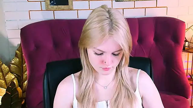 Snapshot of GraceGlamour chatting on 02-18-25, 05:09 GraceGlamour online show from 02-18-25, 05:09
