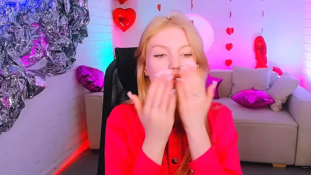 Snapshot of GraceGlamour chatting on 02-25-25, 05:08 GraceGlamour online show from 02-25-25, 05:08