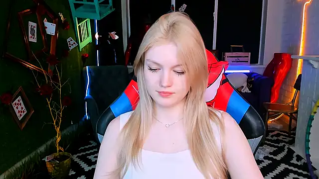 Snapshot of GraceGlamour chatting on 02-26-25, 11:20 GraceGlamour online show from 02-26-25, 11:20