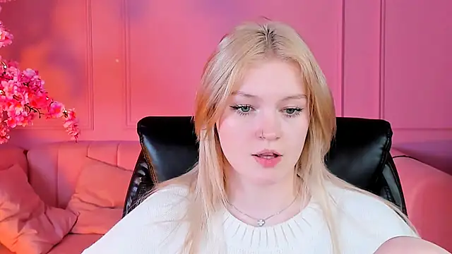 Snapshot of GraceGlamour chatting on 02-27-25, 11:41 GraceGlamour online show from 02-27-25, 11:41