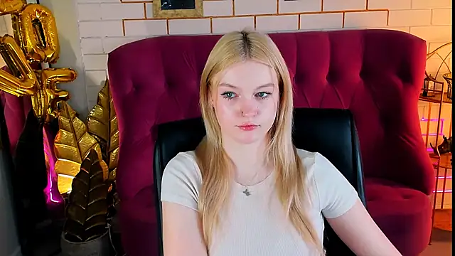Snapshot of GraceGlamour chatting on 03-03-25, 08:27 GraceGlamour online show from 03-03-25, 08:27