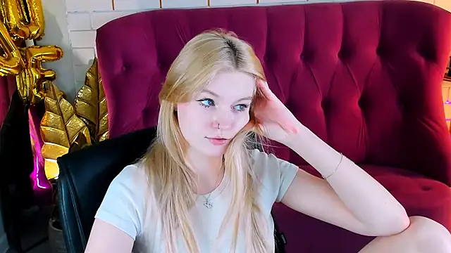 Snapshot of GraceGlamour chatting on 03-03-25, 11:33 GraceGlamour online show from 03-03-25, 11:33