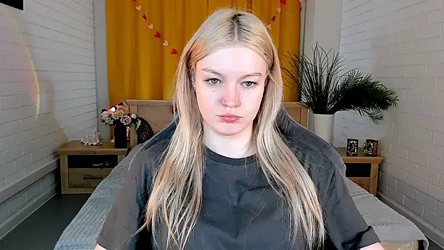 Snapshot of GraceGlamour chatting on 03-04-25, 05:00 GraceGlamour online show from 03-04-25, 05:00