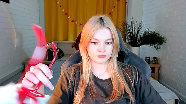 Snapshot of GraceGlamour chatting on 03-04-25, 11:08 GraceGlamour online show from 03-04-25, 11:08