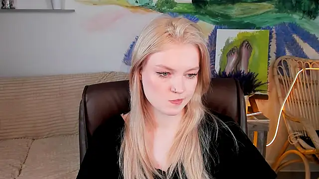 Snapshot of GraceGlamour chatting on 03-12-25, 08:19 GraceGlamour online show from 03-12-25, 08:19