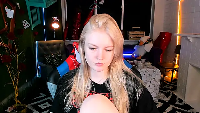 Snapshot of GraceGlamour chatting on 03-15-25, 08:15 GraceGlamour online show from 03-15-25, 08:15
