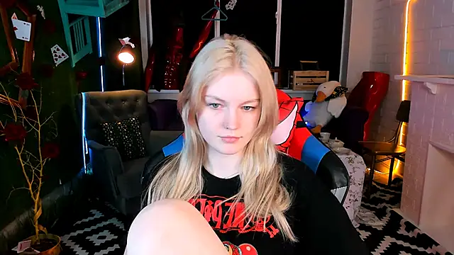 Snapshot of GraceGlamour chatting on 03-15-25, 11:19 GraceGlamour online show from 03-15-25, 11:19
