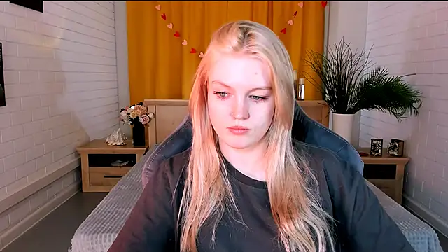 Snapshot of GraceGlamour chatting on 03-21-25, 08:17 GraceGlamour online show from 03-21-25, 08:17
