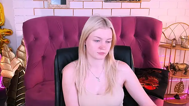 Snapshot of GraceGlamour chatting on 09-18-25, 05:09 GraceGlamour online show from 09-18-25, 05:09