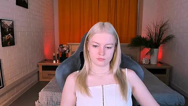 Snapshot of GraceGlamour chatting on 09-22-25, 05:09 GraceGlamour online show from 09-22-25, 05:09