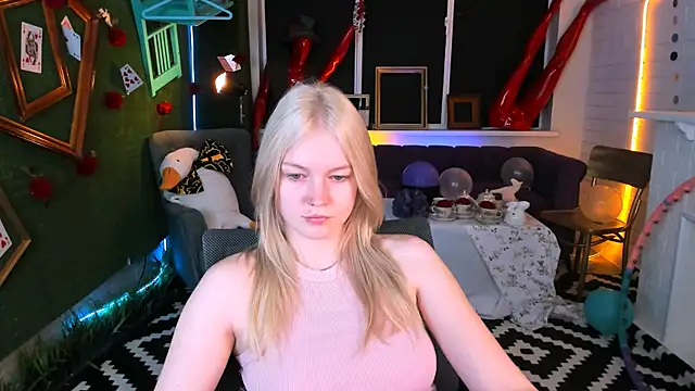 Snapshot of GraceGlamour chatting on 09-25-25, 05:11 GraceGlamour online show from 09-25-25, 05:11