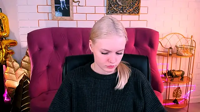 Snapshot of GraceGlamour chatting on 09-29-25, 05:01 GraceGlamour online show from 09-29-25, 05:01