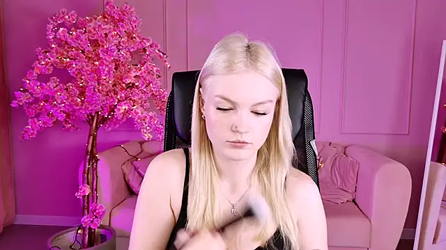 Snapshot of GraceGlamour chatting on 09-30-25, 05:12 GraceGlamour online show from 09-30-25, 05:12