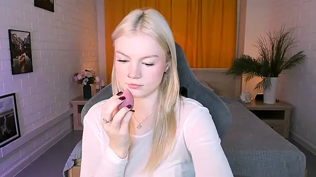 Snapshot of GraceGlamour chatting on 10-10-25, 05:06 GraceGlamour online show from 10-10-25, 05:06