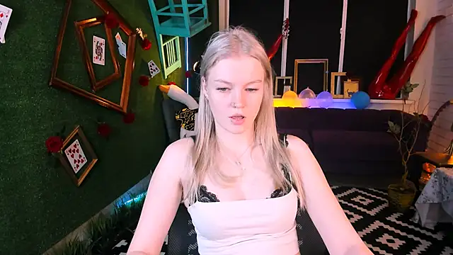Snapshot of GraceGlamour chatting on 10-16-25, 05:08 GraceGlamour online show from 10-16-25, 05:08