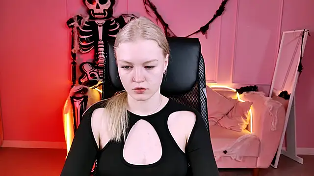 Snapshot of GraceGlamour chatting on 10-17-25, 05:10 GraceGlamour online show from 10-17-25, 05:10