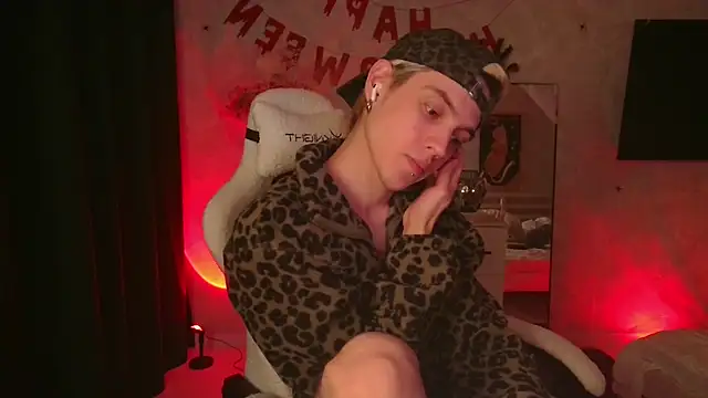 Snapshot of etieeis chatting on 10-28-25, 04:20 etieeis online show from 10-28-25, 04:20