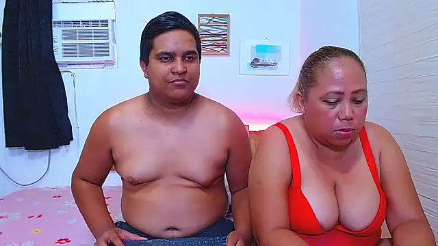 Snapshot of lucasandSofi chatting on 10-02-25, 03:35 lucasandSofi online show from 10-02-25, 03:35