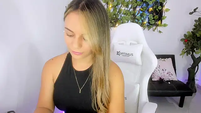 Sara lopez 28 online show from 01-25-25, 03:20